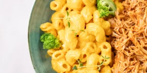 massa envolvida com o mac n' cheese saudável
